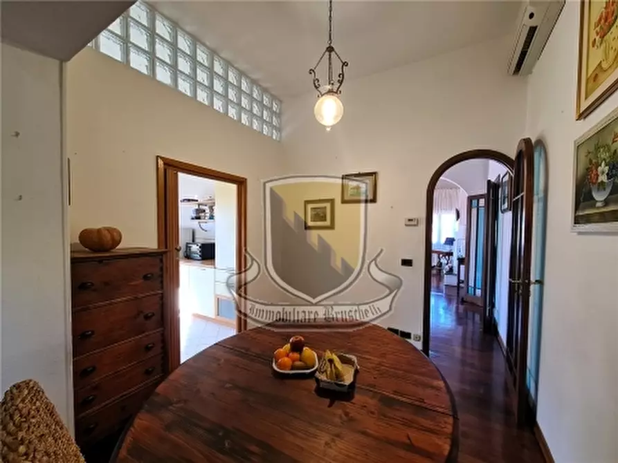 Immagine 9 di Villa in vendita  a Siena