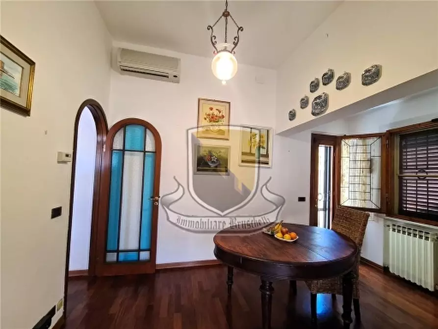 Immagine 10 di Villa in vendita  a Siena