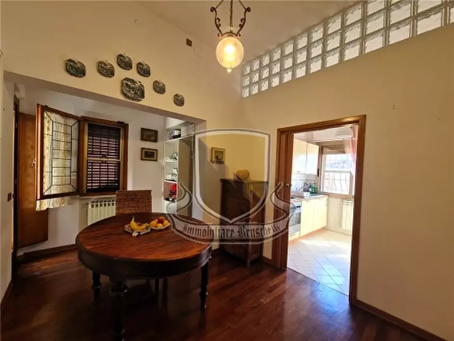 Immagine 12 di Villa in vendita  a Siena