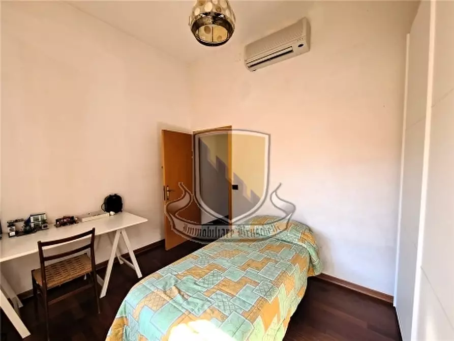 Immagine 17 di Villa in vendita  a Siena