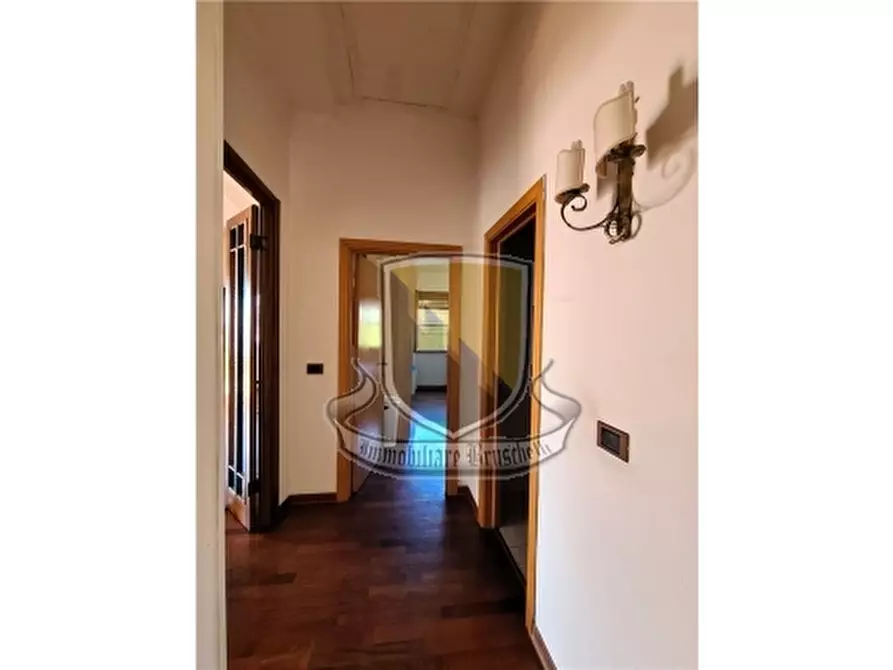 Immagine 18 di Villa in vendita  a Siena