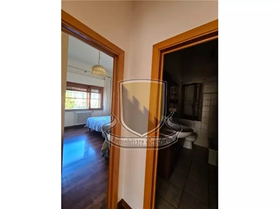 Immagine 21 di Villa in vendita  a Siena