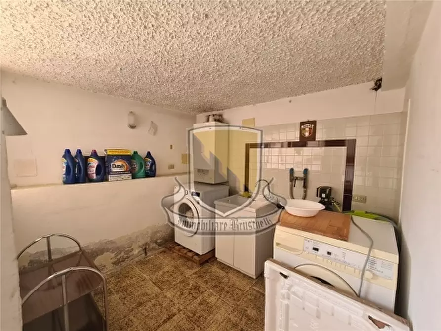 Immagine 26 di Villa in vendita  a Siena