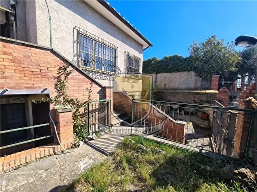 Immagine 28 di Villa in vendita  a Siena