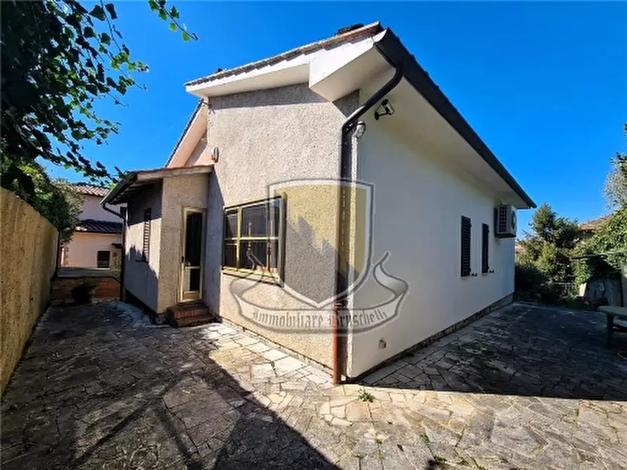 Immagine 35 di Villa in vendita  a Siena