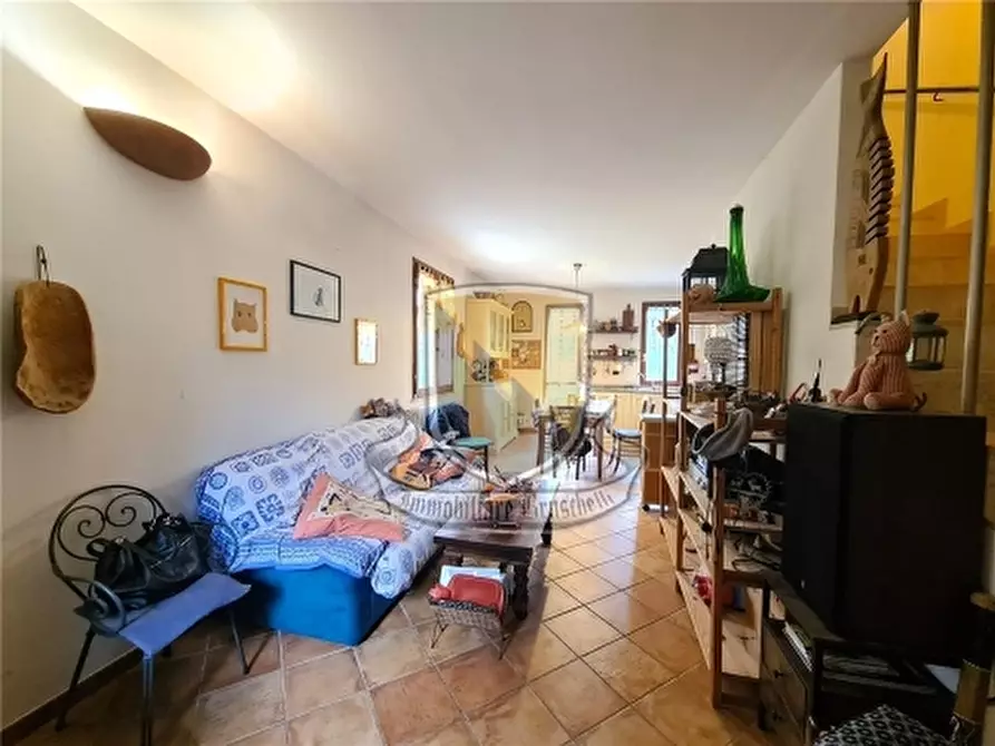 Immagine 3 di Villa in vendita  a Monticiano