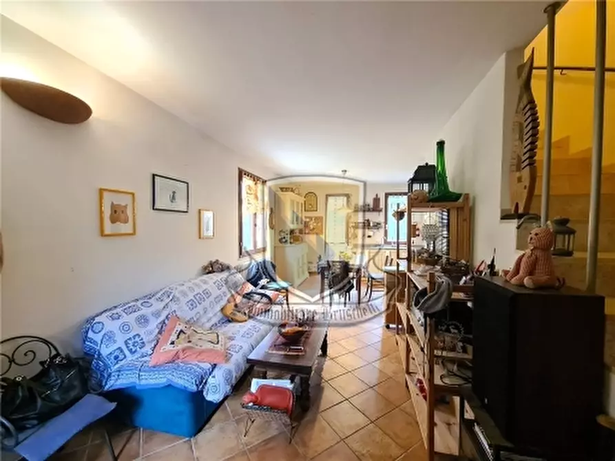 Immagine 4 di Villa in vendita  a Monticiano