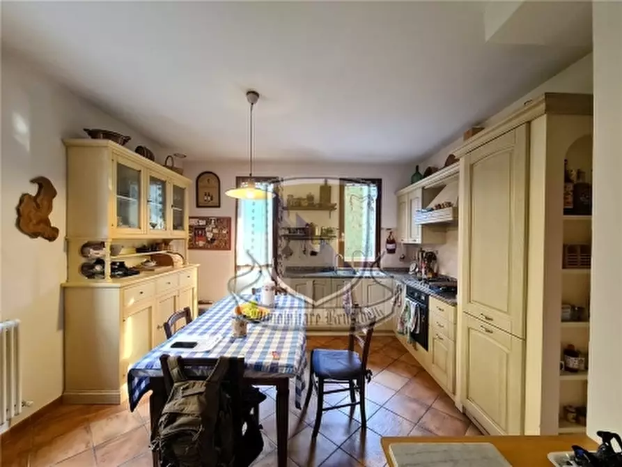 Immagine 6 di Villa in vendita  a Monticiano