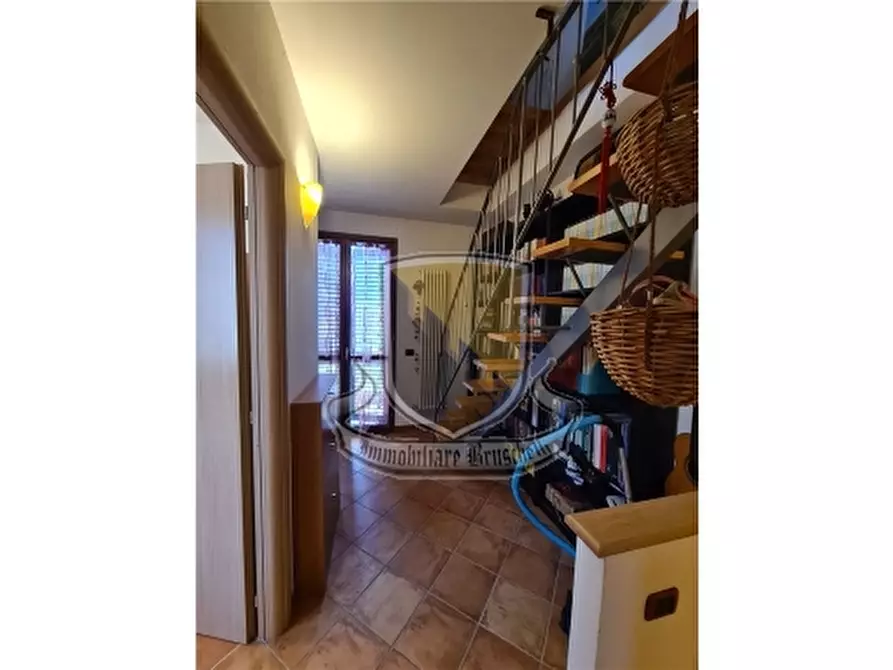 Immagine 11 di Villa in vendita  a Monticiano