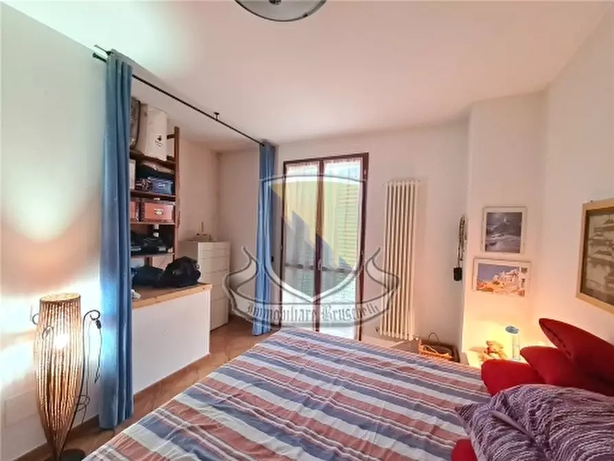 Immagine 13 di Villa in vendita  a Monticiano