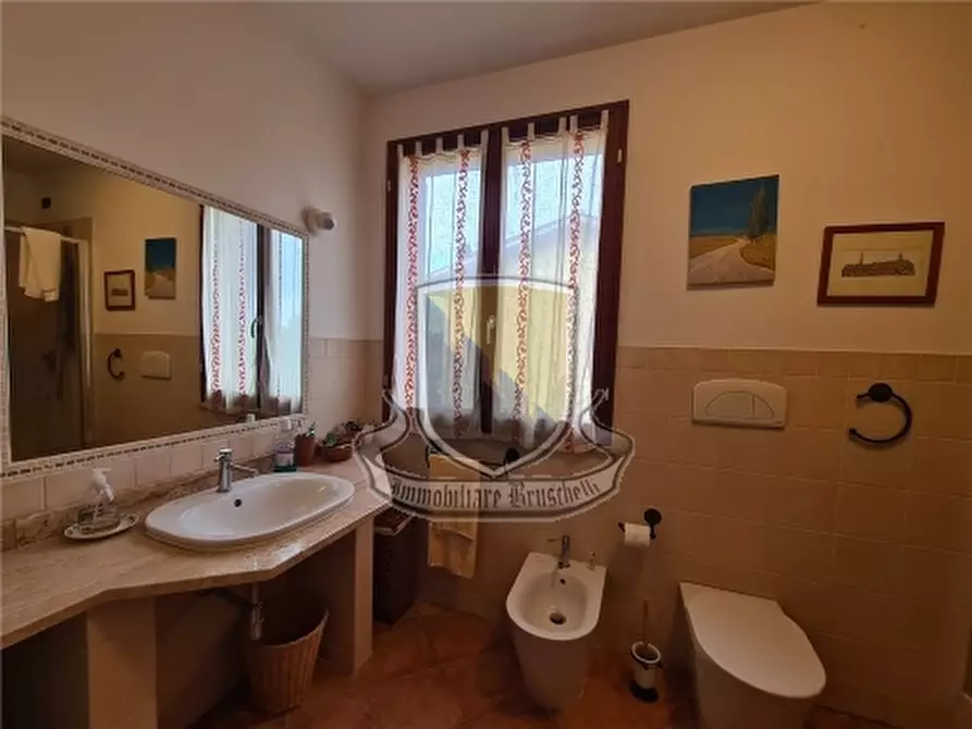 Immagine 15 di Villa in vendita  a Monticiano