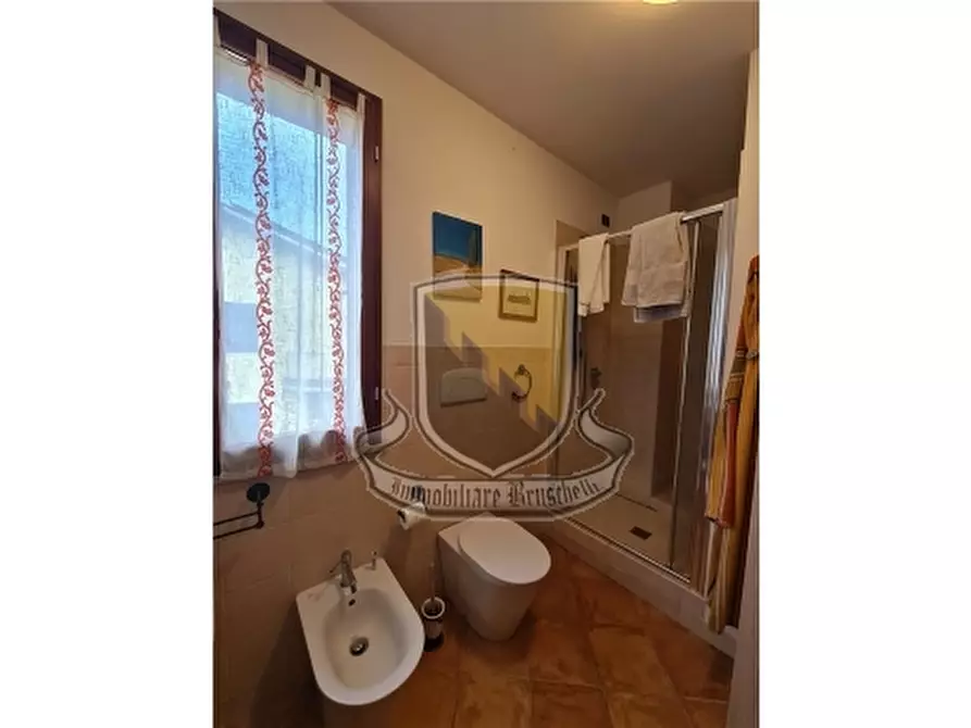 Immagine 16 di Villa in vendita  a Monticiano