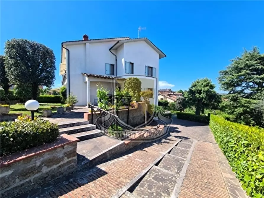 Immagine 3 di Villa in vendita  a Castelnuovo Berardenga