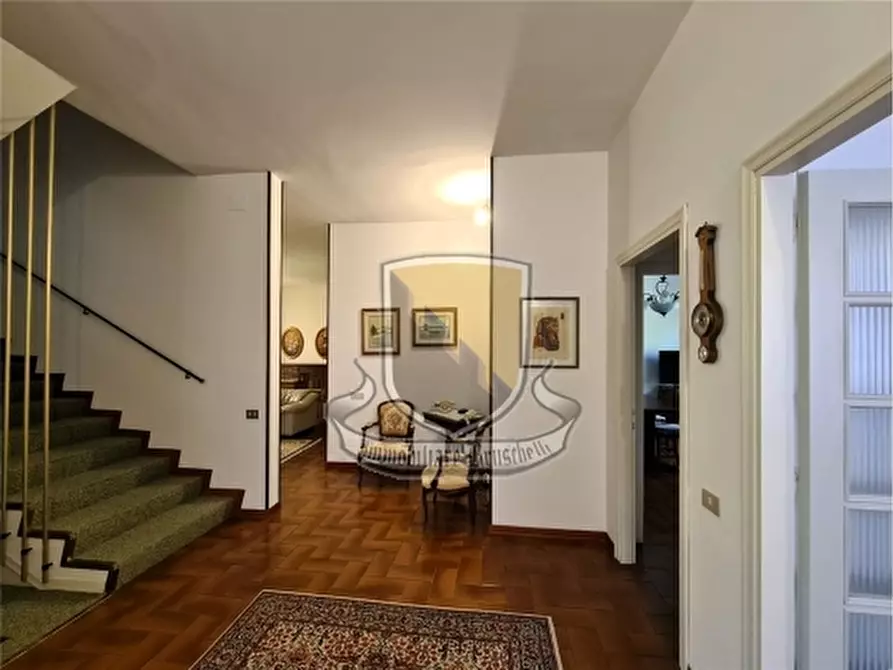 Immagine 7 di Villa in vendita  a Castelnuovo Berardenga