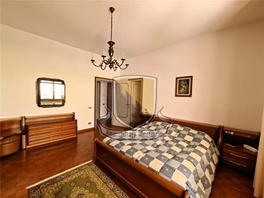 Immagine 36 di Villa in vendita  a Castelnuovo Berardenga