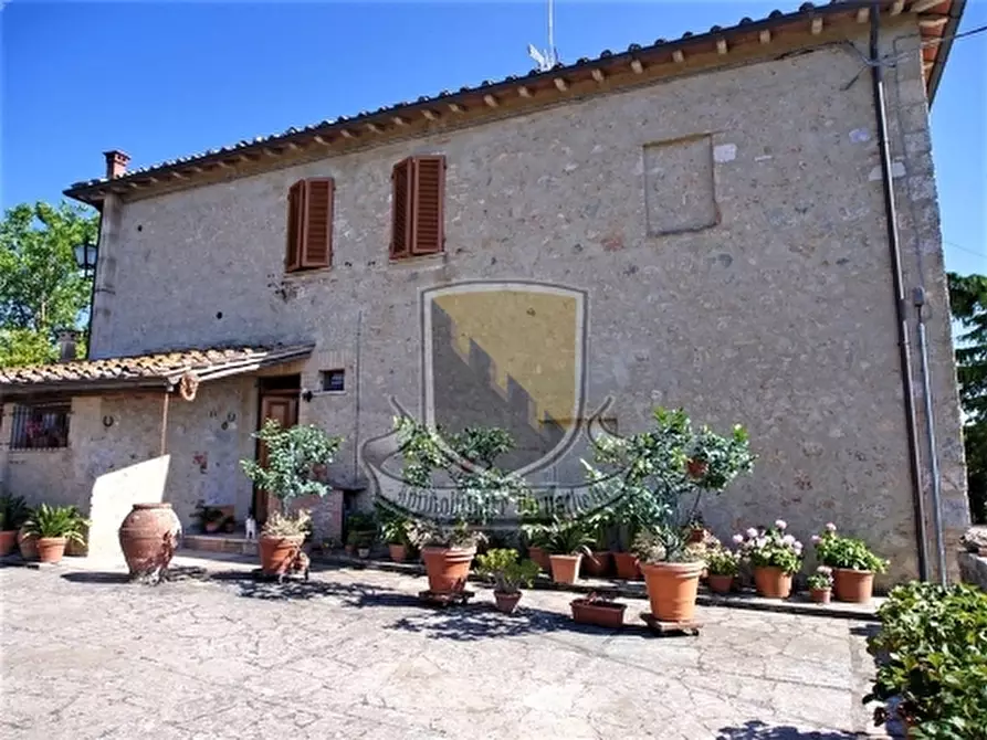 Immagine 2 di Rustico / casale in vendita  a Siena
