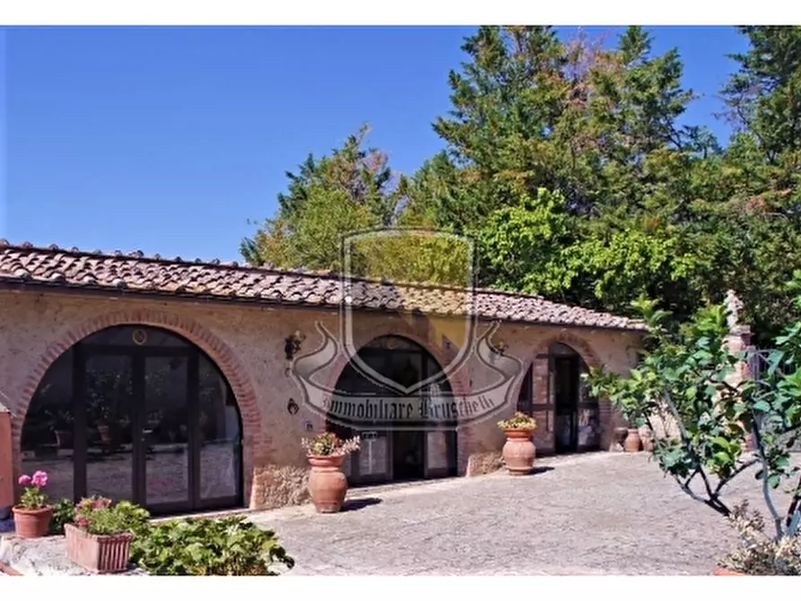 Immagine 10 di Rustico / casale in vendita  a Siena