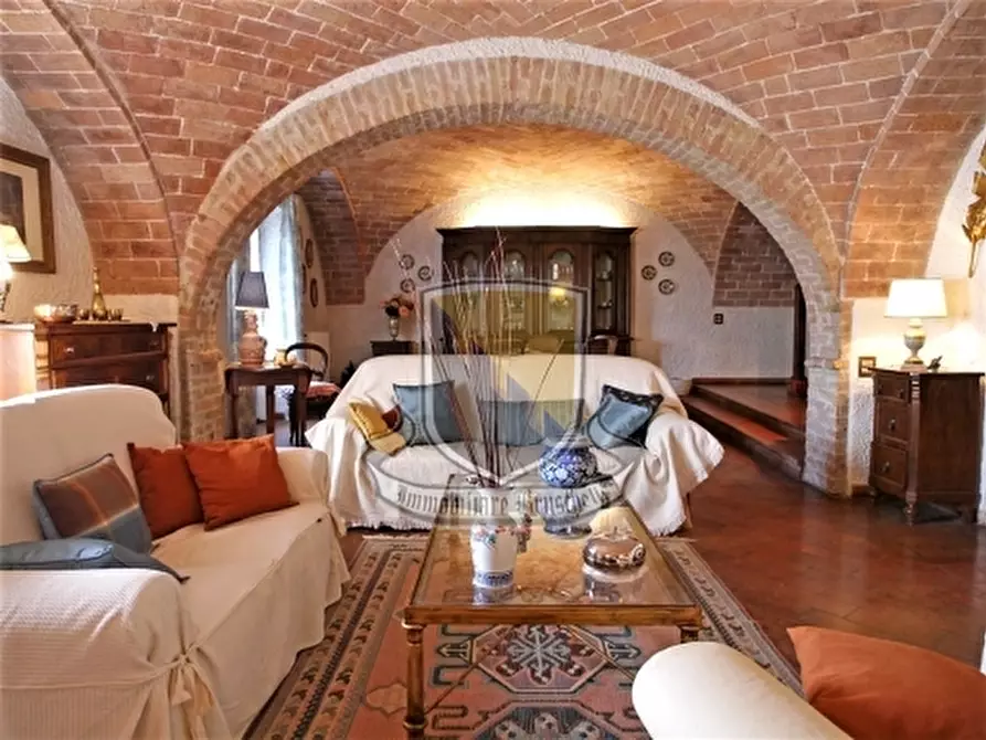 Immagine 11 di Rustico / casale in vendita  a Siena