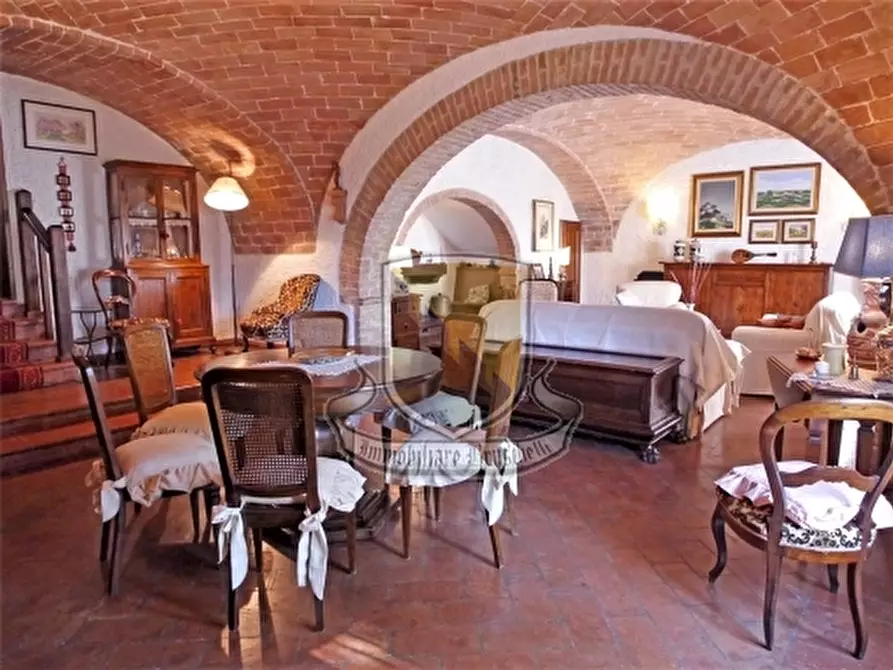 Immagine 14 di Rustico / casale in vendita  a Siena