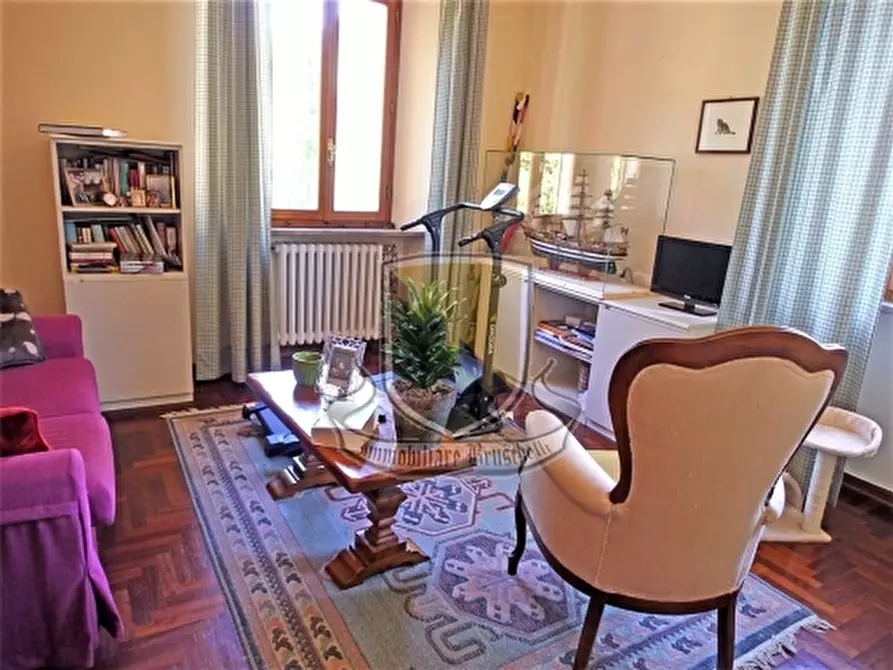 Immagine 15 di Rustico / casale in vendita  a Siena