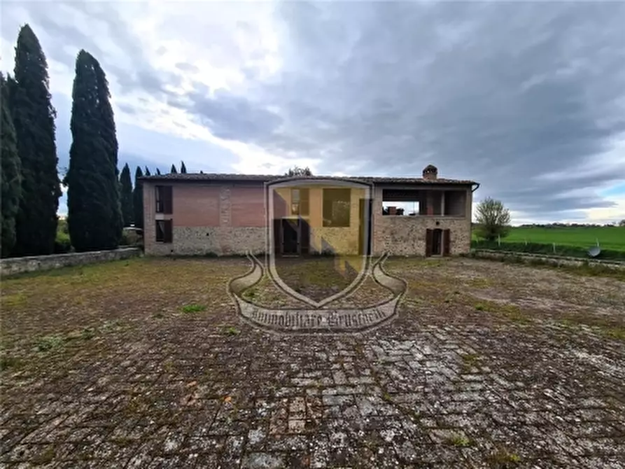 Immagine 2 di Rustico / casale in vendita  a Siena