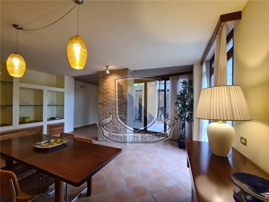 Immagine 9 di Rustico / casale in vendita  a Siena