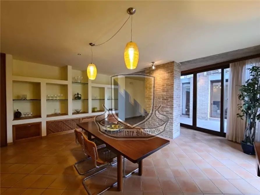 Immagine 10 di Rustico / casale in vendita  a Siena