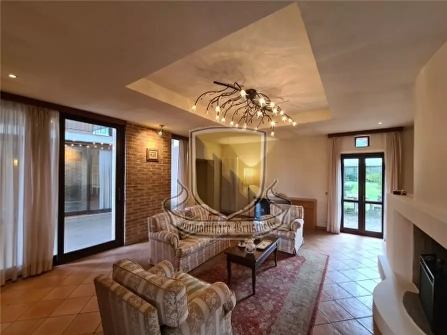 Immagine 18 di Rustico / casale in vendita  a Siena