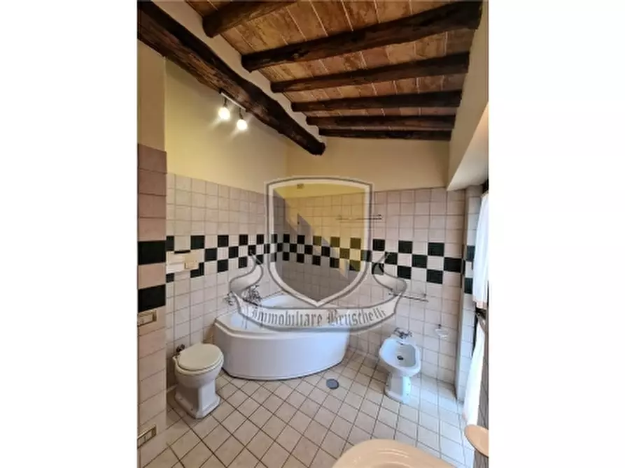 Immagine 39 di Rustico / casale in vendita  a Siena