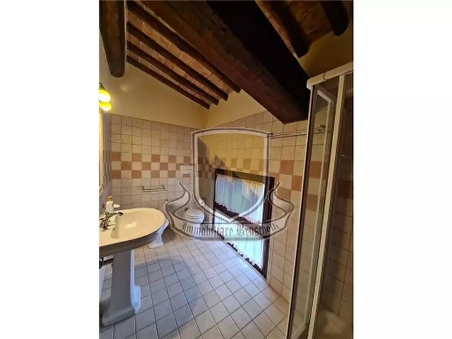 Immagine 41 di Rustico / casale in vendita  a Siena