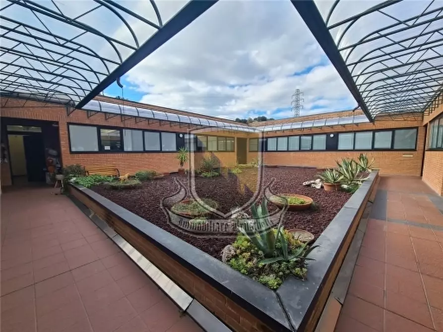 Immagine 1 di Negozio in vendita  a Siena