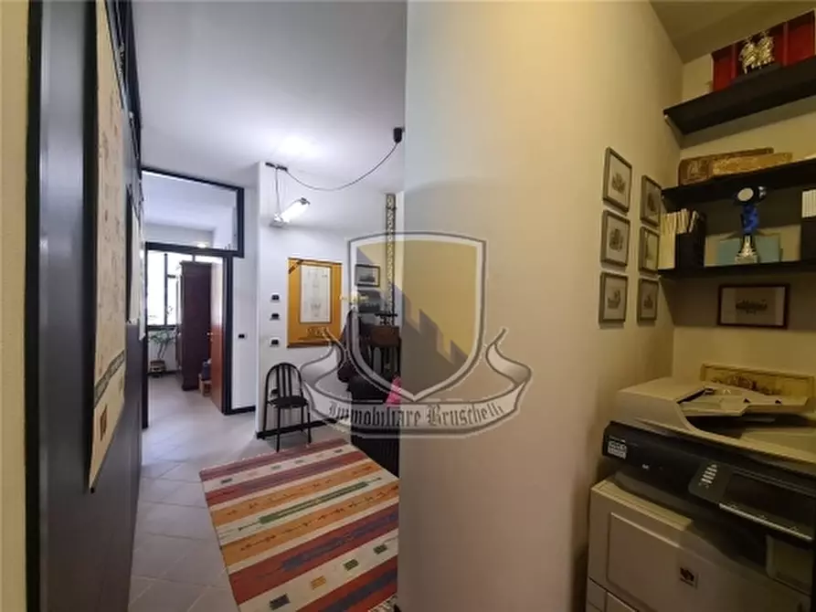 Immagine 3 di Negozio in vendita  a Siena