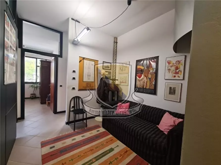 Immagine 4 di Negozio in vendita  a Siena