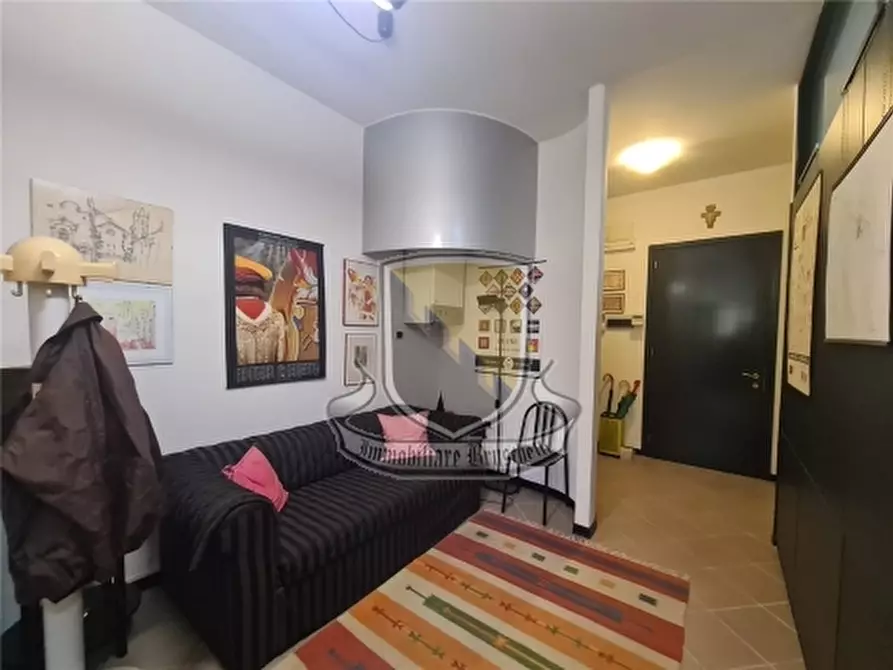 Immagine 5 di Negozio in vendita  a Siena