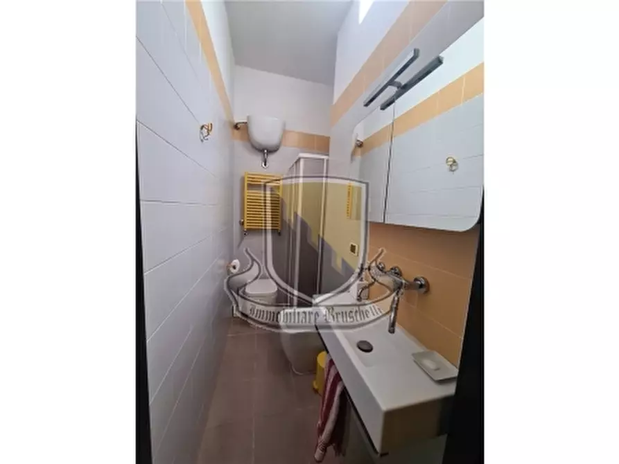 Immagine 14 di Negozio in vendita  a Siena