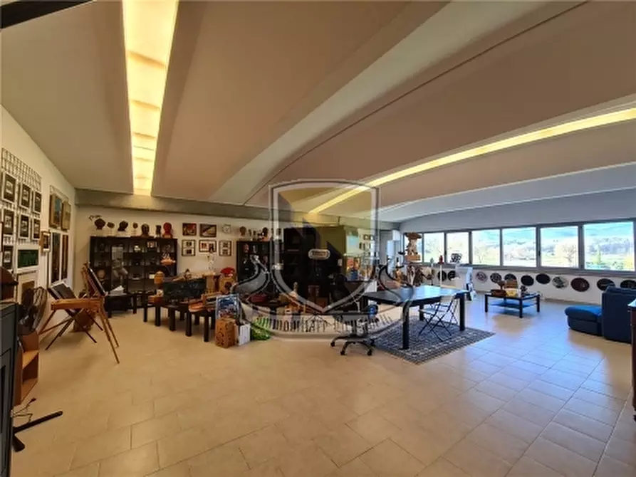 Immagine 3 di Magazzino in vendita  a Sovicille