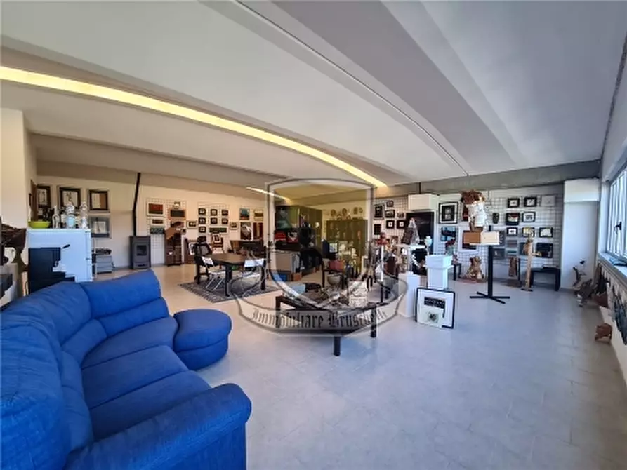 Immagine 9 di Magazzino in vendita  a Sovicille