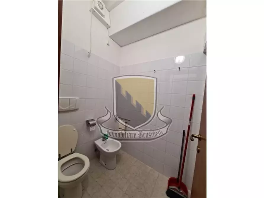 Immagine 17 di Magazzino in vendita  a Sovicille