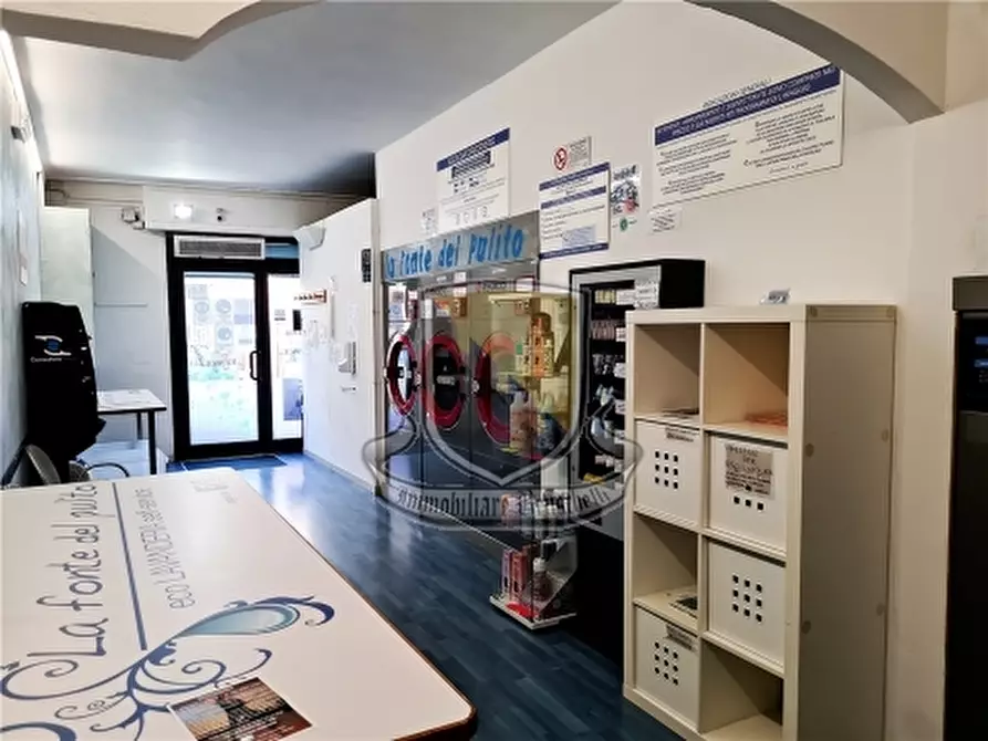 Immagine 2 di Negozio in vendita  a Sovicille