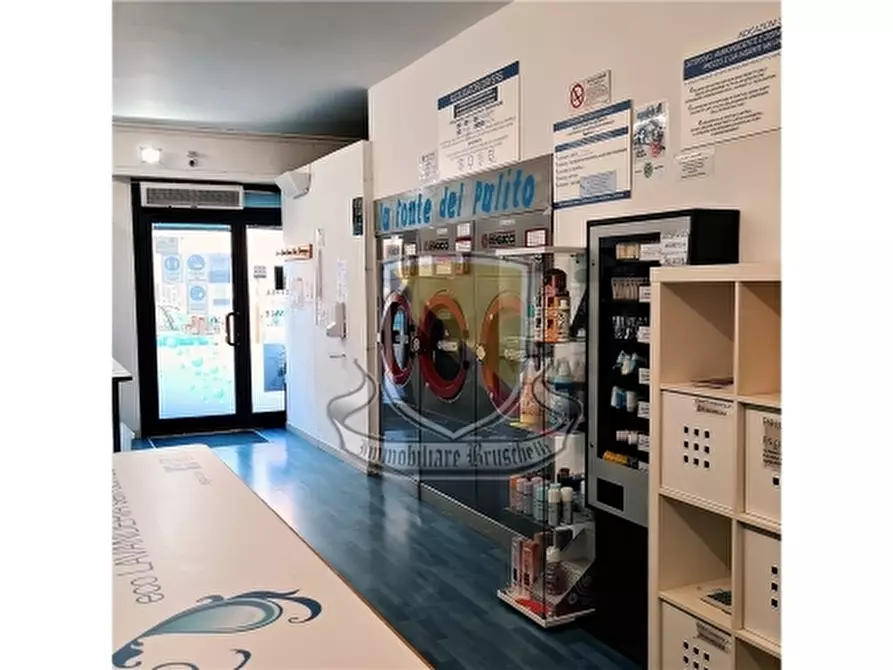 Immagine 3 di Negozio in vendita  a Sovicille