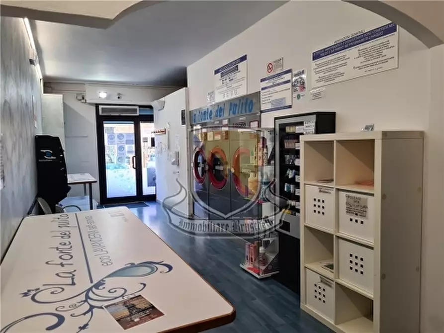 Immagine 4 di Negozio in vendita  a Sovicille