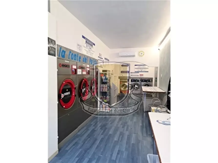 Immagine 6 di Negozio in vendita  a Sovicille