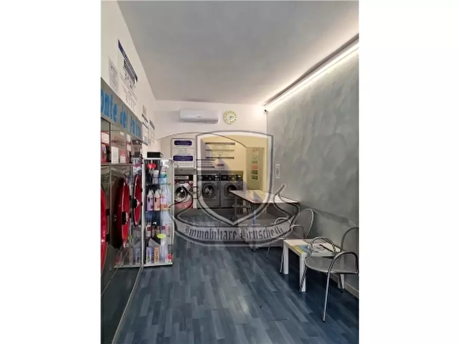 Immagine 7 di Negozio in vendita  a Sovicille