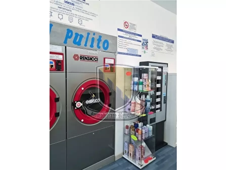 Immagine 8 di Negozio in vendita  a Sovicille