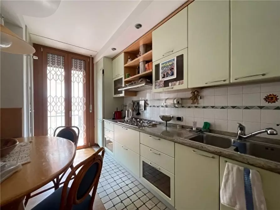 Immagine 12 di Appartamento in vendita  a Firenze