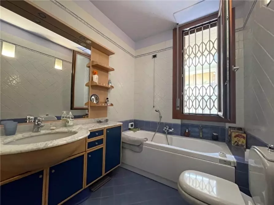 Immagine 30 di Appartamento in vendita  a Firenze