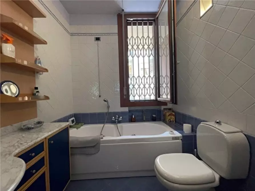 Immagine 31 di Appartamento in vendita  a Firenze