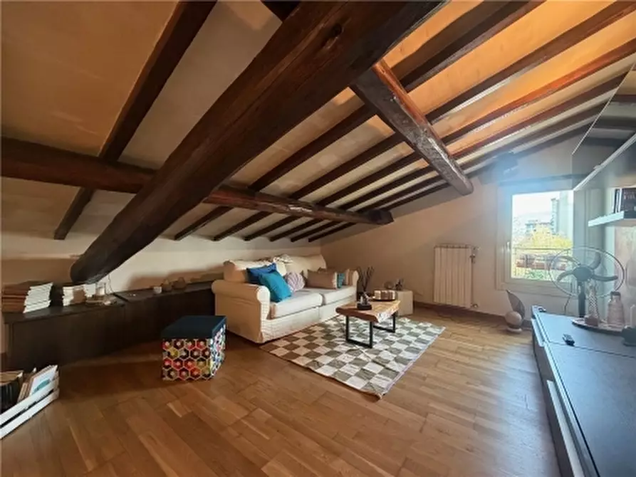 Immagine 11 di Appartamento in vendita  a Firenze