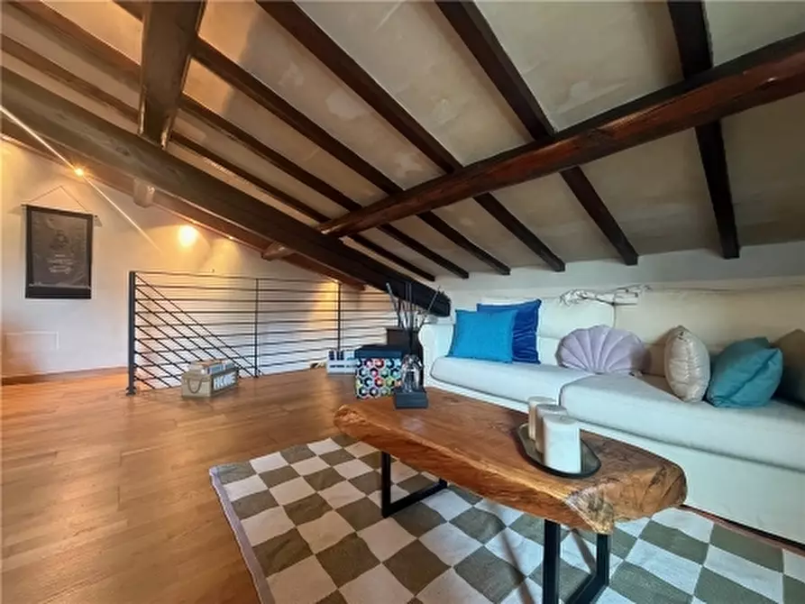 Immagine 13 di Appartamento in vendita  a Firenze