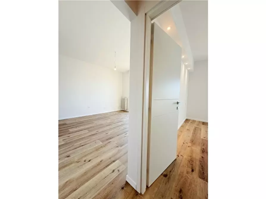 Immagine 8 di Appartamento in vendita  a Scandicci